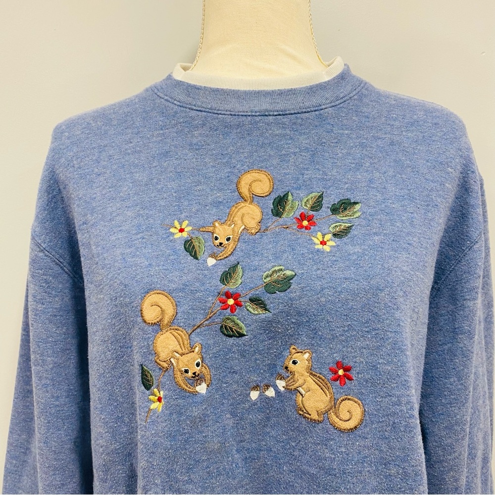 VTG 90s Womens L Blue Embroidered Squirrel Acorn Fall Granny Crewneck Sweatshirt